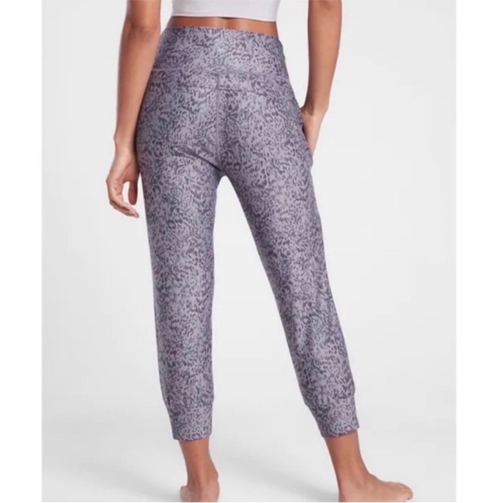 Athleta Salutation Printed Crop Jogger Purple Gray Pockets - Picture 2 of 11